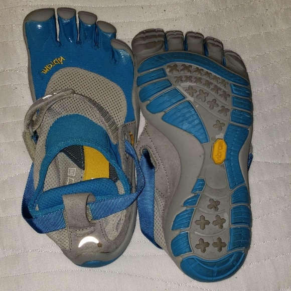 Toes Shoes - Picture 4 of 4